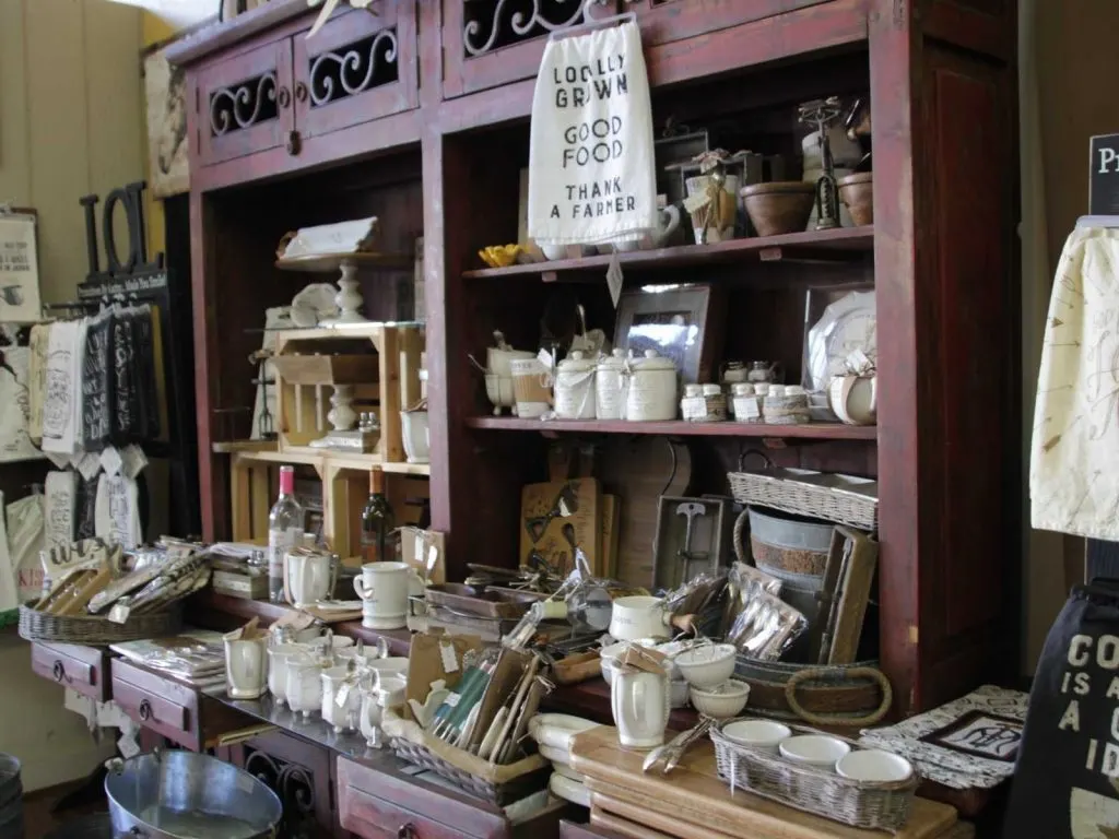 store display of home items