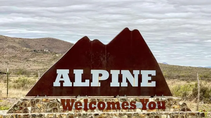Welcome to Alpine, Texas sign